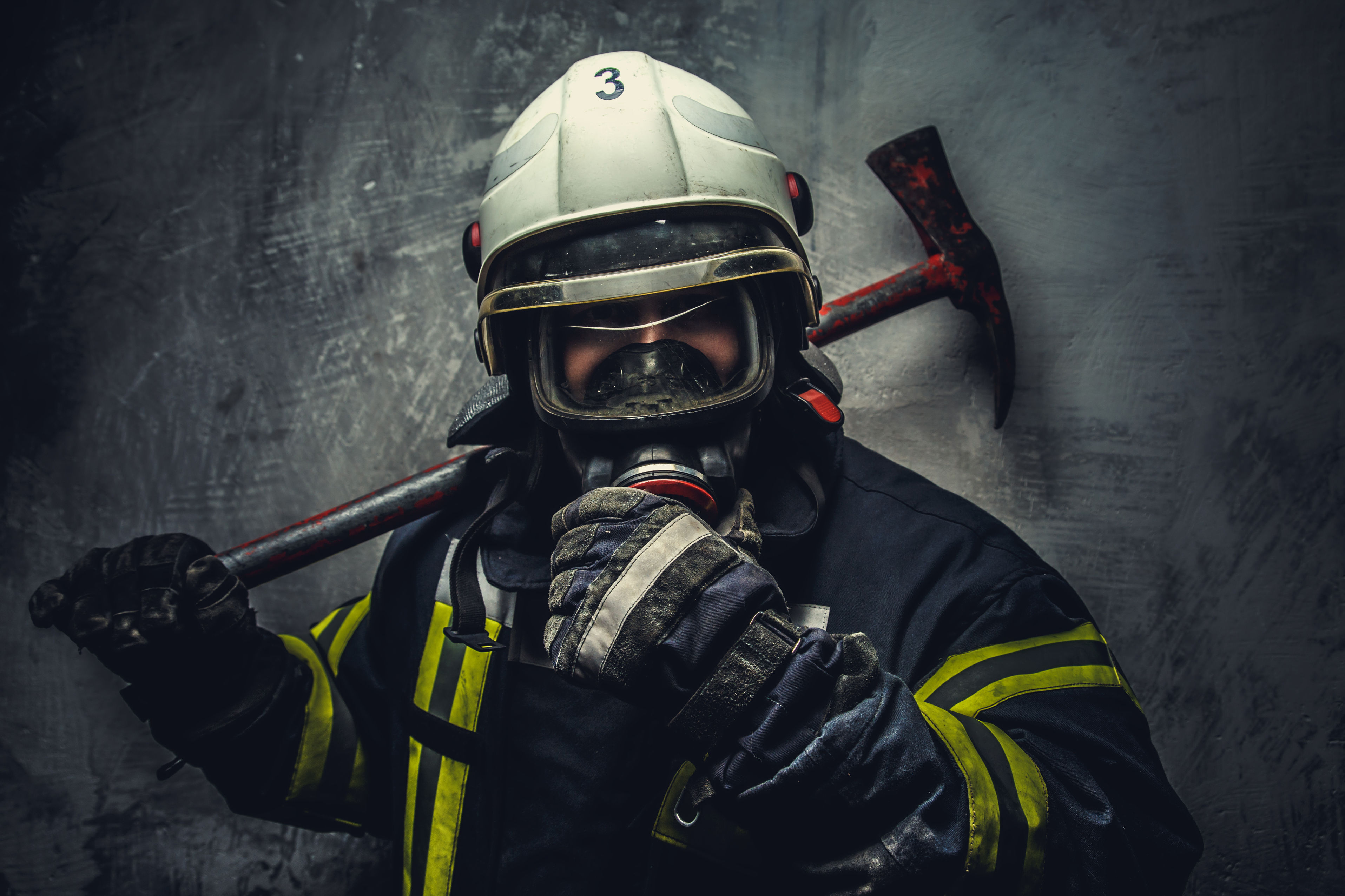 Bombero equipado con PYRONEX